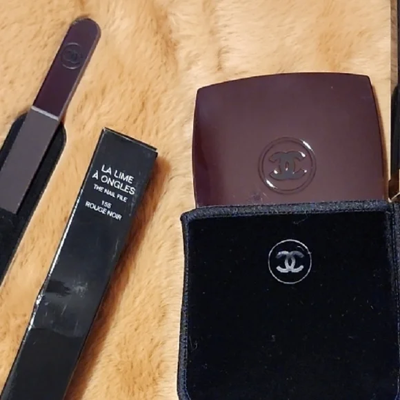 CHANEL Rouge Noir Mirror & Nail file Set - Picture 3 of 10